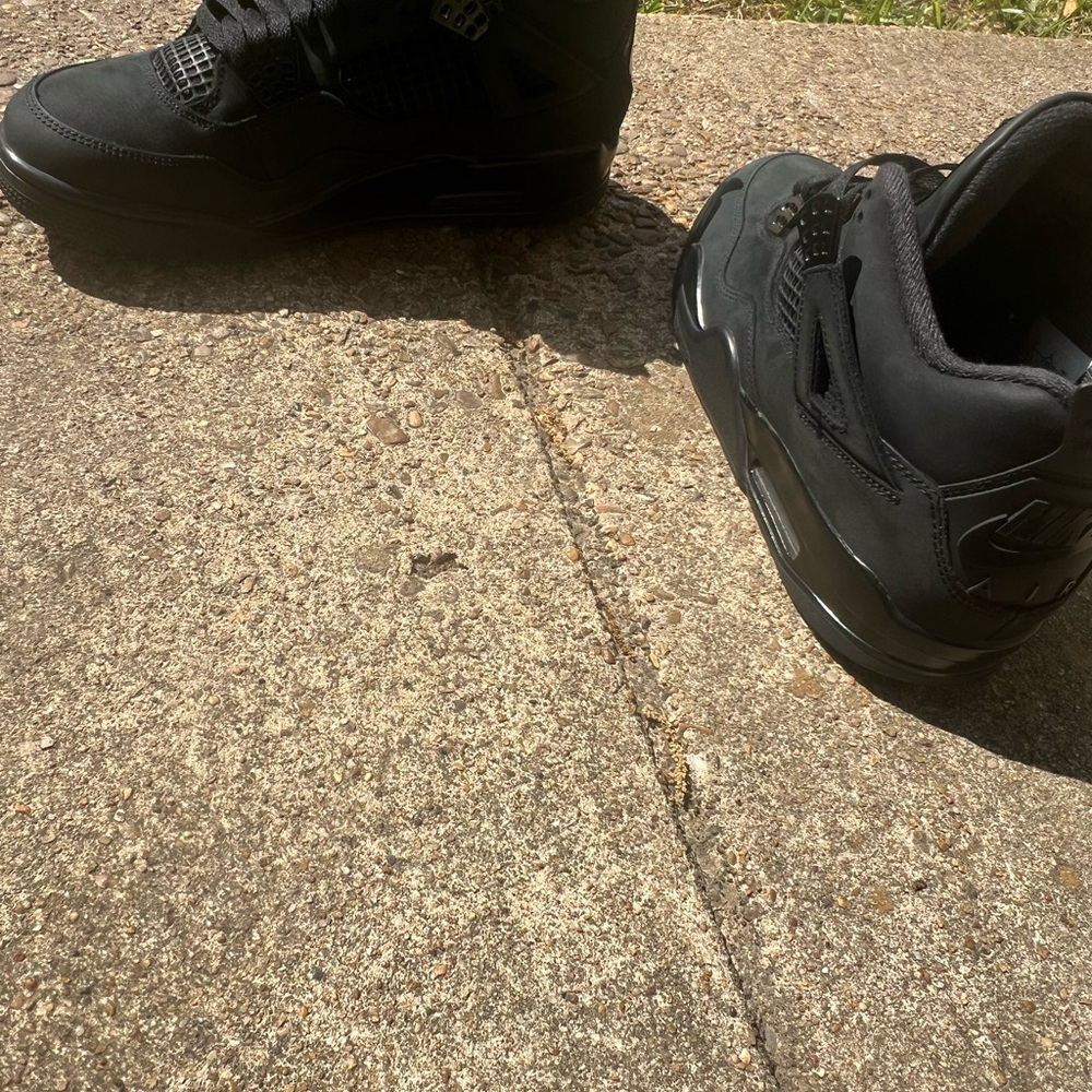 Retro 4 Black Cats